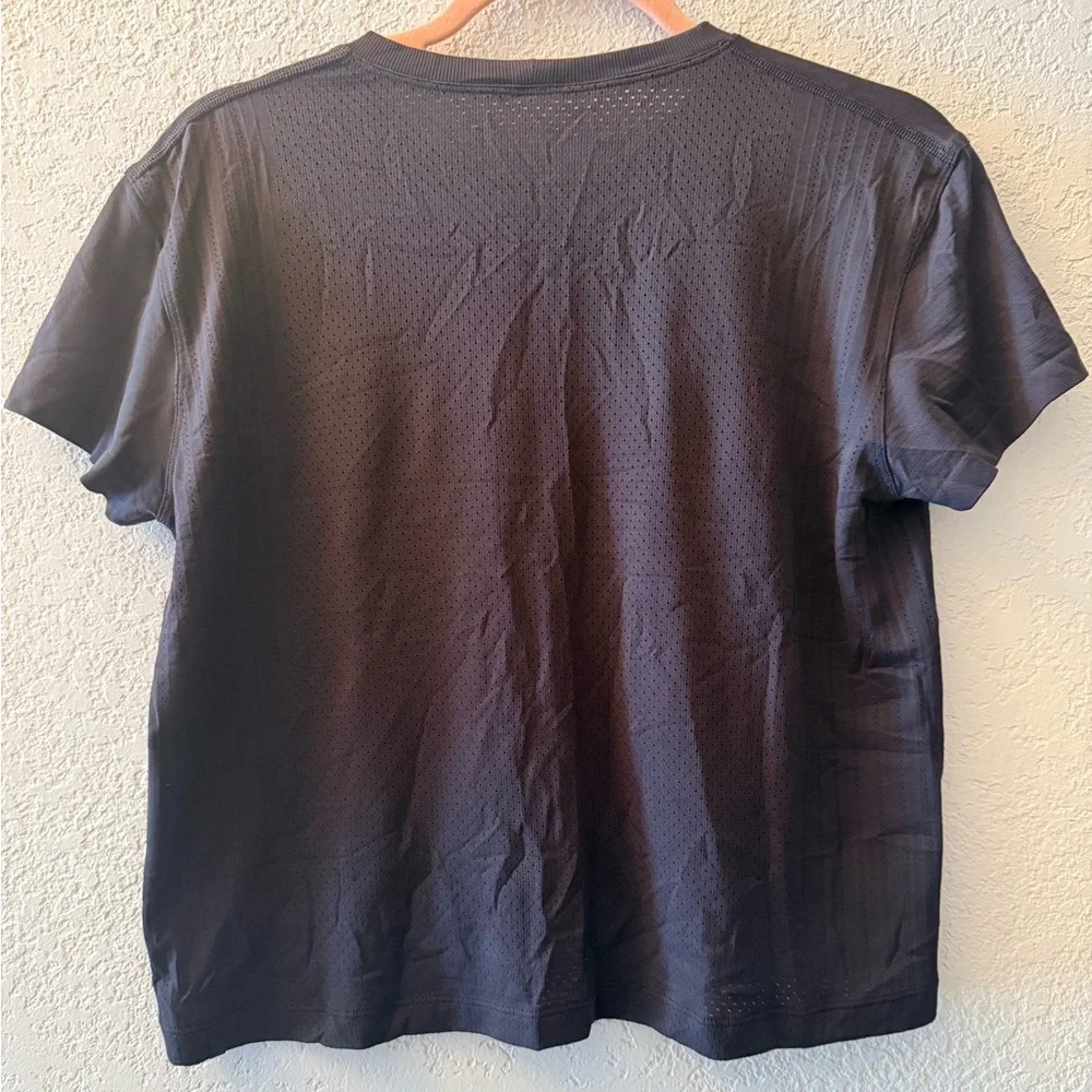 LULULEMON Black Crop Relaxed Short Sleeve Shirt Women’s Size Small‎ / Medium